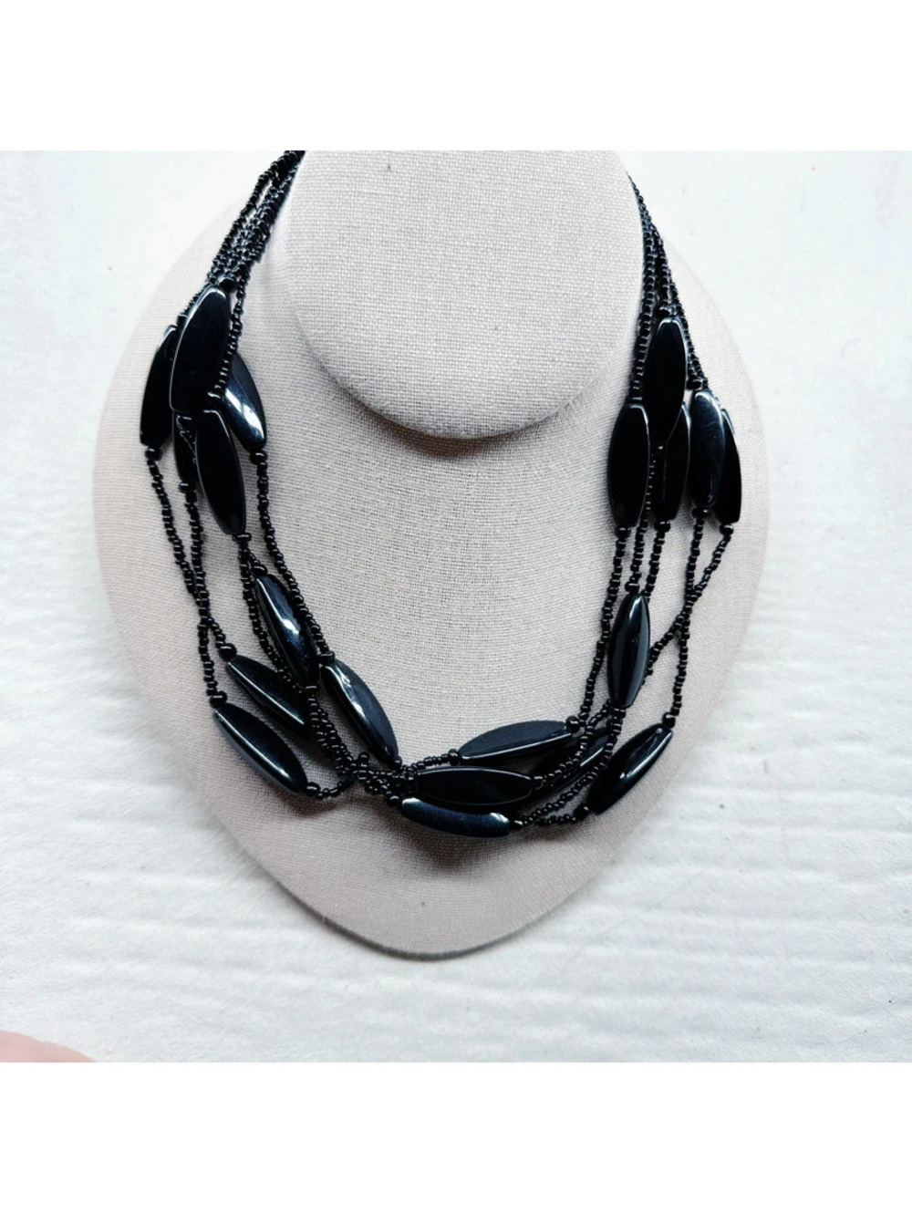 5513gc. Seed Bead Necklace Black